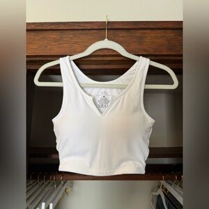 💅 Klassy Network White Built-In Bra Crop Top XS | Cute going out staple! ✨